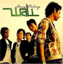 4 personel band ini adalah lulusan pesantren dan sebagian merupakan alumni universitas islam negeri syarif hidayatullah jakarta.sebelumnya, sang gitaris, apoy pernah menjadi additional guitar dari. Wali Band Home Facebook
