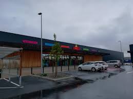 Ce pack est composé de 12 boudins (tubes) qui permettront de stopper l'air qui s'infiltre sous vos portes et de 3 tapis où glisser les boudins. Confinement Mise En Demeure Du Prefet Pour La Fermeture Du Magasin Gifi A Niort