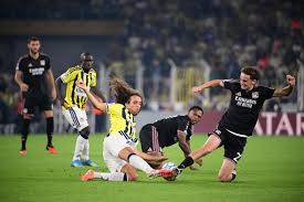 La qualification se jouera à Lyon : l'OL doit se contenter d'un match nul sur la pelouse de Fenerbahçe en barrages aller de Ligue des champions — L'Équipe