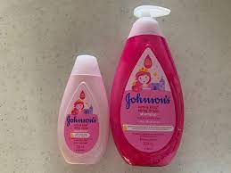 Specially formulated for fine baby hair and delicate scalp, this gentle baby shampoo leaves your little one's hair soft, shiny, and smelling baby fresh. Cheap Johnson Baby Shampoo Conditioner Pink Beauty Personal Care Bath Body On Carousell