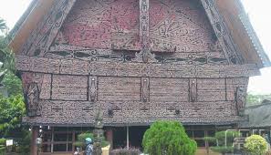 Rencong, sikin panyang, klewang suku : Berkunjung Ke Rumah Adat Batak Toba Di Tmii Cendana News