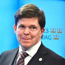 Riksdagen är den högsta beslutande församlingen i sverige. Riksdagens Talman Dt Se