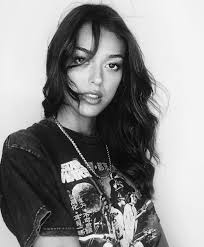 28 şubat 1995'te sivas'ta doğan dilan çiçek deniz'in babası orhan deniz ve annesi hale temizyürek öğretmendir. Dilan Cicek Deniz Dilandeniz Instagram Photos And Videos Fashion Beauty Shoe Sketches