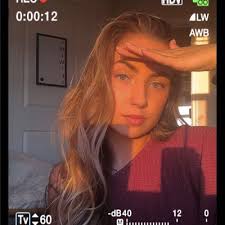 Eva Knowles (@evaLknowles)