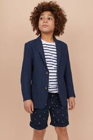Vestiti eleganti e abiti da damigella per le bimbe più piccole, dal total white alle tinte pastello, arricchiti da accessori, applicazioni e fantasie che li rendono. H M Collezione Cerimonia Bambino I Miei Preferiti Della P E 2019 A Prezzi Top Mamme A Spillo