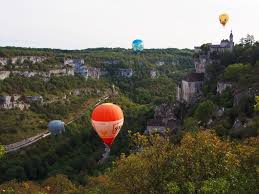 La licorne me fournit des bourses en cuir de vachette colorées fabriquées à rocamadour. Visiter Rocamadour Le Gouffre De Padirac Et Les Montgolfiades Smilingandtraveling
