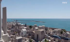 Impossible alors pour bart et compagnie de ne pas se rendre au port de plaisance, et même, pour certains d'entre eux, de posséder un bateau. Demain Nous Appartient Quels Lieux De Tournage Visiter A Sete Quand On Est Fan De La Serie