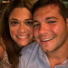 In a tiebreaker, which team advances?