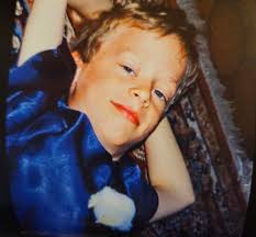 Lester Gaylord Ellingson, my uncle. To me always "Les". Not quite 90 years  young. As a kid going to Les & Darlene (Duneman) Ellingson farm was ALWAYS  special. I won't say why