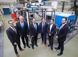 Uni Duisburg Essen Neue Spritzgiessmaschine Von Kraussmaffei Kunststoffweb