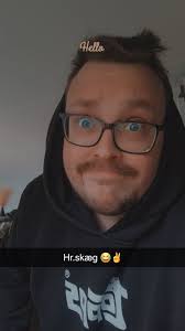 Let's get to know each other, write in the comments where you are from,  your age (if you like) and what motivates you to admire Dan, or since when  have you known