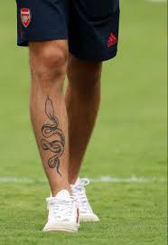 By dubuddha june 30, 2015. Arsenal Star Hector Bellerin Shows Off Giant Snake Tattoo On Leg During Real Madrid Clash