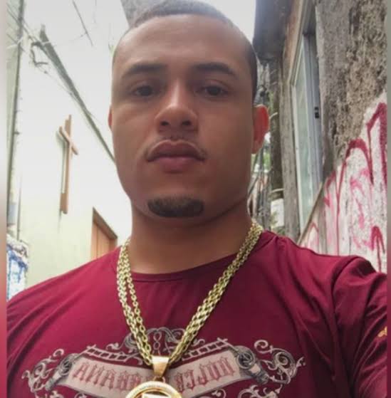 Traficante do cortejo de fuzis extorque dinheiro de motoqueiros e donos de vans e quer cobrar por campo de futebol | G1