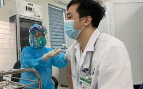 Ngày 22/7, bệnh viện lê văn thịnh (bệnh viện quận 2 cũ) tổ chức tiêm vaccine cho nhóm người người mắc bệnh thận mạn. 522 NgÆ°á»i Viá»‡t Nam Ä'a Tiem Vaccine Phong Covid 19 Bao Nhan Dan