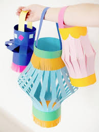 Diy Anleitung Laternen Aus Buntem Papier Selber Machen Via Dawanda Com Basteln Mit Buntem Papier Kiste Basteln Papier Selber Machen