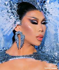 Marina Summers's Instagram, Twitter & Facebook