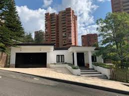 Comprising 70 rooms, the contemporary hotel bh el poblado medellin is set in financial district within a short drive from santa fe. Casas Nueva Medellin Poblado Casas En El Poblado Medellin Mitula Casas