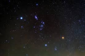 În astronomie desemnează cerul lipsit de nori vizibil în timpul nopţii. Imagini Ale Tuturor Celor 88 De ConstelaÈii Èi Cum SÄ Le LocalizÄm