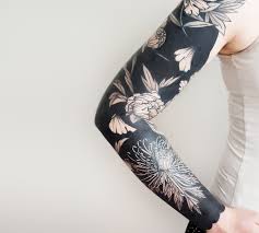 Floral positive and negative space pattern. Between The Lines 10 Tattoo Artists Working In Negative Space Scene360