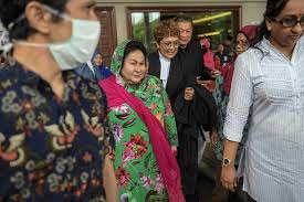 Jun 28, 2021 · besides najib, the other defendants were his wife rosmah mansor, his brother and lawyer ahmad johari abdul razak, former tabung haji chairperson abdul azeez abdul rahim, and then bank rakyat malaysia berhad chairperson shukry mohd salleh. Ex Malaysian First Lady Wielded Clout Prosecutor Says As Corruption Trial Opens Benarnews