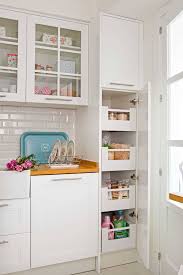 Armarios Con Soluciones Extraibles Como Organizar Cocinas Pequenas Organizar Cocinas Pequenas Diseno Muebles De Cocina