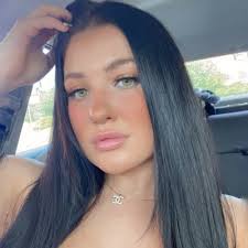 Tia Bates's Instagram, Twitter & Facebook