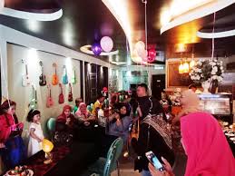 Untuk umat islam yang akan menyambut dan melaksanakan puasa di bulan ramadhan ini, bulan yang suci dan penuh berkah. Anak Gembira Ibubapa Bahagia Sambut Hari Jadi Di D Aura Cafe Maha Mahu Makan