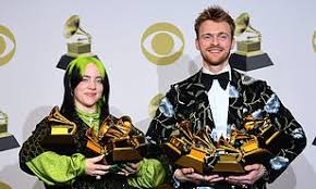 January 26, 2020 location : Grammy Awards 2020 Billie Eilish And Brother Finneas O Connell Pose Up With Their 10 Trophies Daily Mail Online