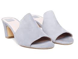 Mules mit absatz und quadratischer spitze aus lederimitat. Franzosische Damen Mules Mit Absatz In Grau