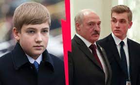 Старший сын президента виктор александрович лукашенко, кстати, очень похож на отца, традиционно коля лукашенко моментально стал главной темой в разговорах белорусов. Syn Aleksandra Lukashenko Nikolaj Izmenilsya Do Neuznavaemosti Super Ru