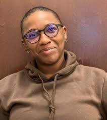 Melanie Linton's Instagram, Twitter & Facebook