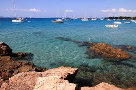 Et pour cause, les vacances des présidents intéressent énormément les paparazzis. Du Cote De Fort De Bregancon Entre La Londe Les Maures Et Flickr
