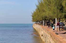 Kep is a seaside resort area in cambodia and includes the small town of the same name which is the capital of kep province. Kep Crab Kep Beach Awaygowe Travel Blog