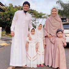 Ayah oki setiana dewi dikabarkan meninggal dunia jumat (4/6/2021). 10 Potret Kompak Ketiga Anak Oki Setiana Dewi Bakal Punya Adik Lagi