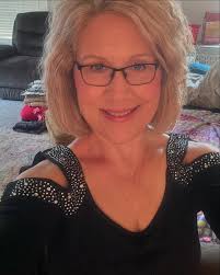 I need a male friend 🥺 I always see you in my recommended friends, will  you at least say hi to me ? Damn. Fet's luck tonight... but I'm 60 🫢