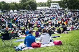 Feuerblumen und klassik open air im britzer garten das klassische konzert mit feuerwerk finale. Karneval Der Romantik Gewinnen Sie Karten Fur Feuerblumen Und Klassik Open Air Im Britzer Garten