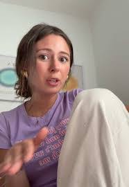 Ashley Kalish's Instagram, Twitter & Facebook