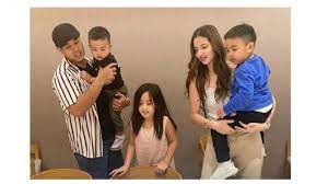 Berita dan foto terbaru anak nia ramadhani raut kesedihan nia ramadhani tak bisa disembunyikan kala istri ardi bakrie itu mengetahui nasib anak keduanya, mainaka zanatti bakrie. Anak Nia Ramadhani Tanya Papa Punya Uang Atau Tidak Begini Jawaban Ardi Bakrie Tribun Jateng