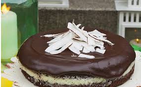 La torta al cacao con il cuore morbido al cocco ha centrato in pieno il mio corazon, è talmente buona e realizzarla è davvero divertente: Torta Brasiliana Al Cocco E Cioccolato Sale Pepe