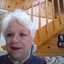 Linda Wadle's Instagram, Twitter & Facebook