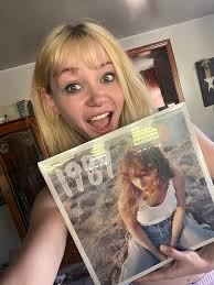 Happy birthday Becky and Hailee! 🥳🎉🎂 🎥 Rex 🎶 22 🎤 Taylor Swift