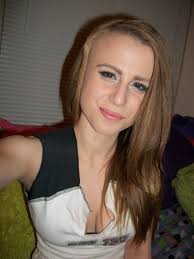 Hackney, London girl shows off her wet pussy during a dirty chat show –  Sexy Cam Live