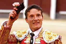 Triunfo grande de Urdiales, que desoreja un "victorino" en Logroño