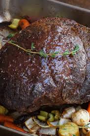 Sirloin Roast In A Roasting Pan With Vegetables In 2020 Sirloin Roast Recipes Sirloin Tip Roast Sirloin Roast