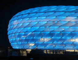 Allianz arena is een voetbalstadion in het zuiden van münchen. Allianz Arena In Munchen Fassade Sport Freizeit Baunetz Wissen