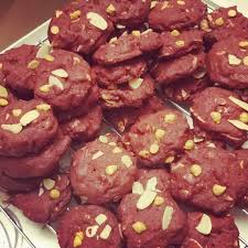 These are a delicious and rich chewy cookie that is perfectly festive for the holidays. Kuali Mama Biskut Red Velvet Resepi Cikgu Azlina Facebook