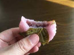 桜餅の葉は食べる割合は 食べない人は多いのか お役立ちなんでも情報局