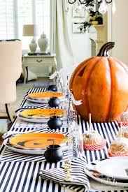 Black And White Halloween Table Decor 5 Days Of Halloween Day 4 Easy Black And White Kid S Halloween Table Halloween Table Halloween Table Decorations Fun Halloween Decor
