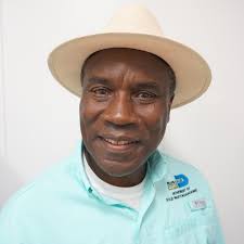 🌎✨ Today we celebrated #AmericaRecyclesDay at the Stephen P. Clark Center  where we spun the recycling wheel and gave information