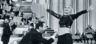 Notevole successo ottenne nel 1984 con pronto, raffaella, che. Raffaella Carra E Morta L Ultima Intervista L Ombelico E Quell Italia Sconvolta Dal Nostro Tuca Tuca